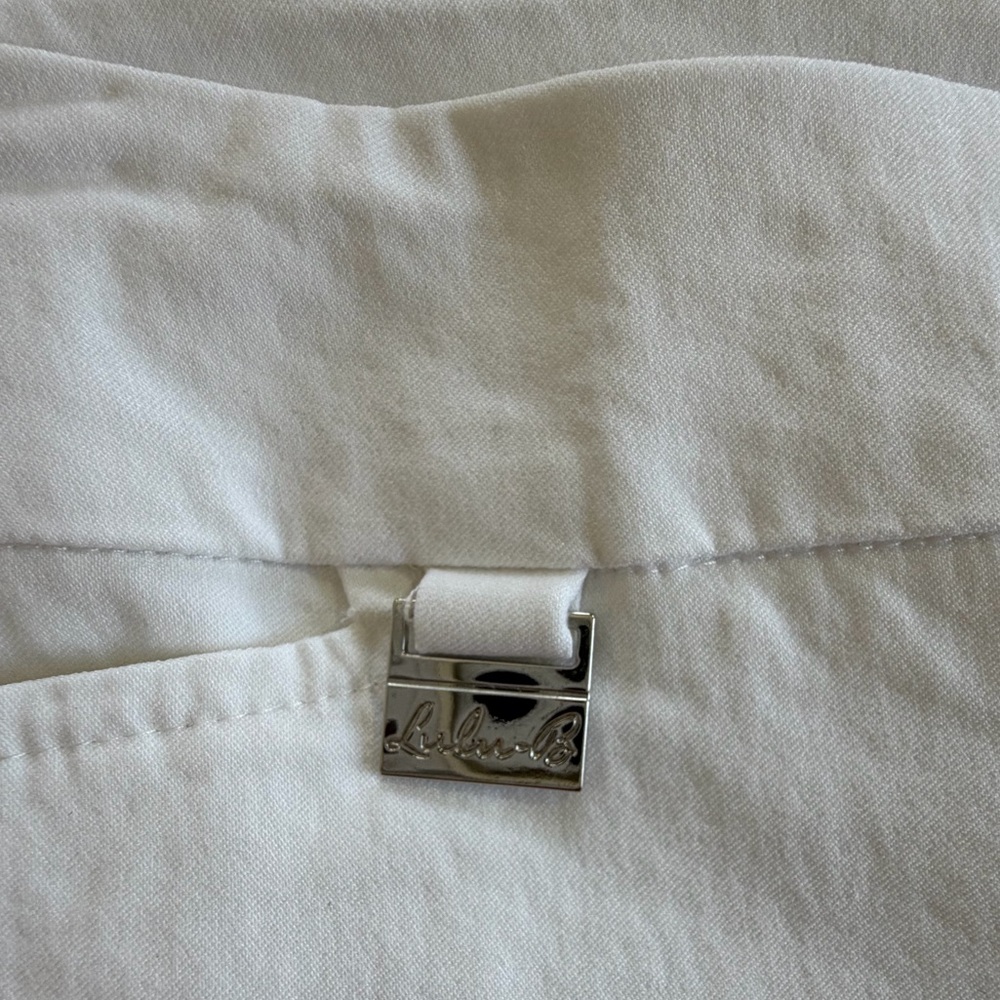 Lulu-B white pull-on shorts scalloped hem size 10 stretchy - Picture 6 of 8
